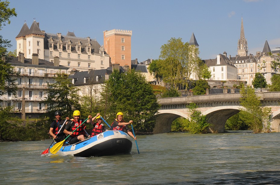 Pau la béarnaise, une ville où il fait bon vivre et Nay sa voisine, une bastide historique 