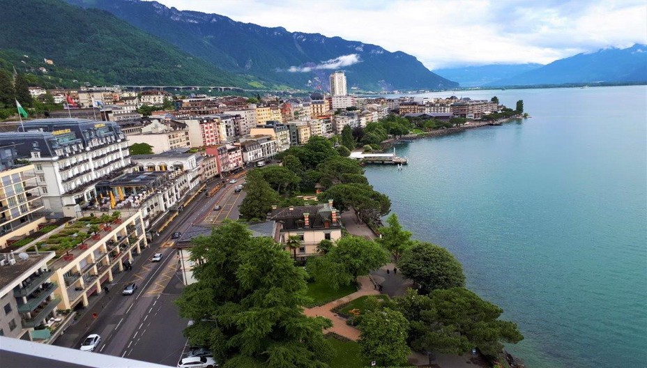 Montreux, le Grand Hôtel Suisse et la promenade. ©Degon