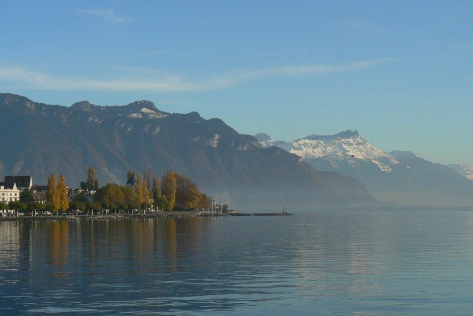Riviera vaudoise. Vevey. Au fond Les Rochers de Naye. ©Degon. Riviera vaudoise. Vevey. Au fond Les Rochers de Naye. ©Degon.