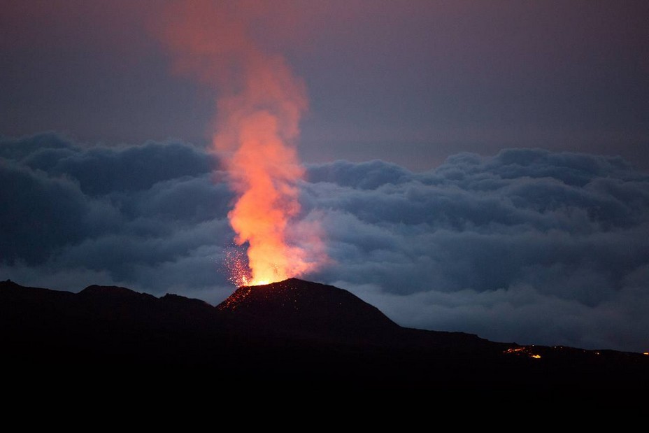 Le Piton de la Fournaise  - Volcan 2 -La  Réunion) @ DR