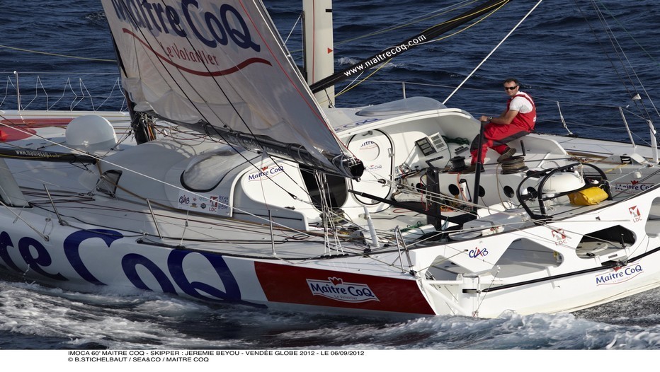 Jérémie Beyou, sur son voilier,aux couleurs de Maître Coq, prêt pour la course....