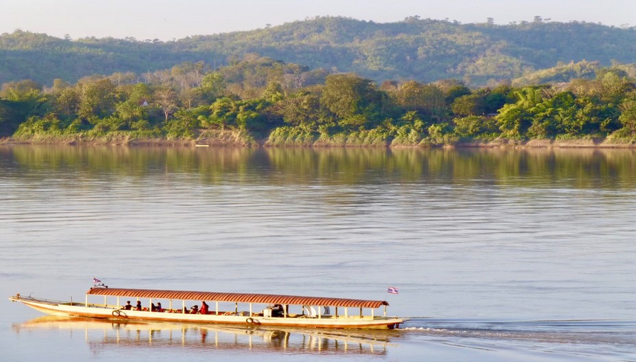 Balade sur les bords du Mékong à Chiang Kha; @ C.Gary Balade sur les bords du Mékong à Chiang Kha; @ C.Gary