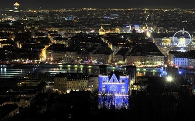 Vue générale de la ville de Lyon sous les lumières (photo  site officiel de la ville)