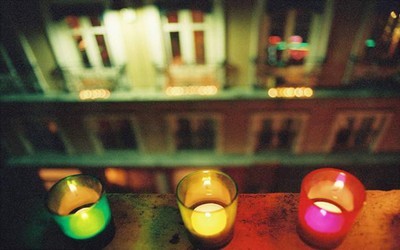 Bougies sur les fenêtres de maisons lyonnaises (photo site de la ville de Lyon)