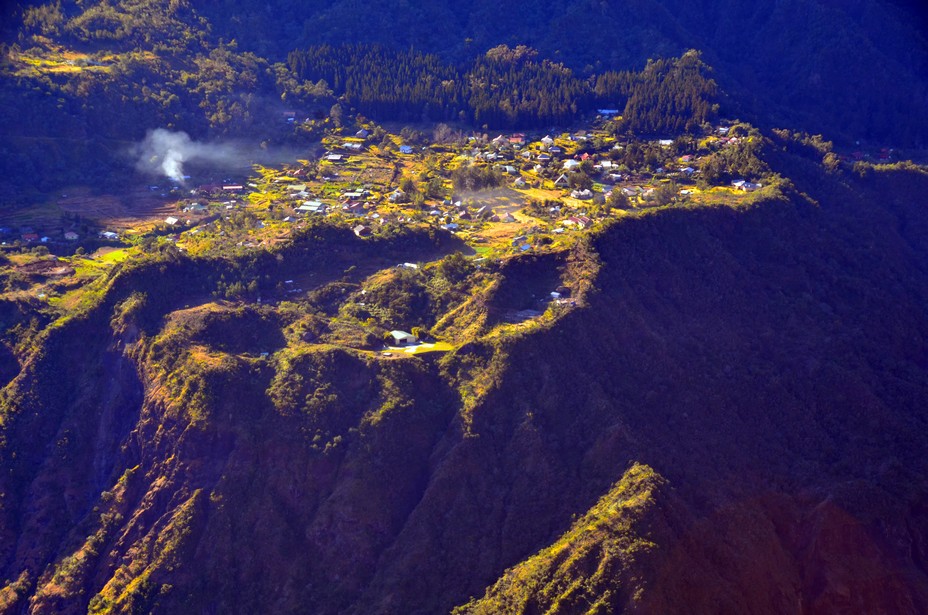 Un village isolé dans le cirque de Mafate. © David Raynal