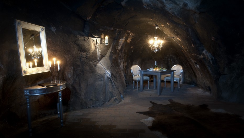 Située à Sala en Suède, cette luxueuse cachette se situe à 155 m sous terre Située à Sala en Suède, cette luxueuse cachette se situe à 155 m sous terre