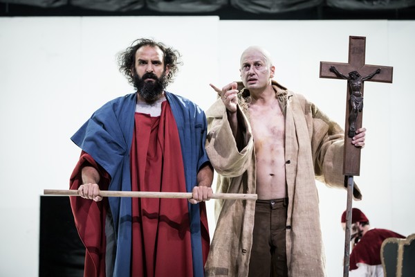 Le Grand Inquisiteur à l’Odéon, théâtre de l’Europe :Jésus prisonnier du Grand Inquisiteur qui finalement le laissera repartir....@ Théâtre de l'Europe