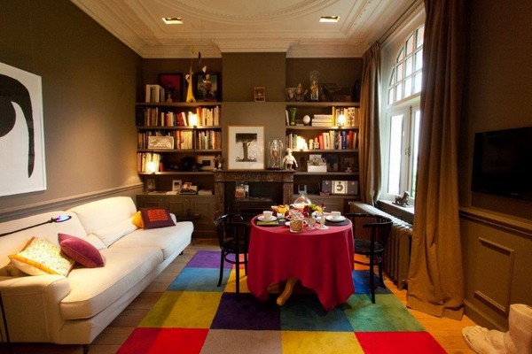 A la Villa - la chambre dite « salon » et le salon proprement dit. @ Grégory Halliday. A la Villa - la chambre dite « salon » et le salon proprement dit. @ Grégory Halliday.