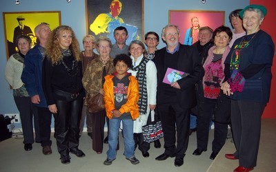 Toute l'équipe d'artistes autour d'Yves Quentel et de Kaourantine Hulaud présidente de la Maison de la Bretagne lors du vernissage de l'exposition (photo David Raynal).