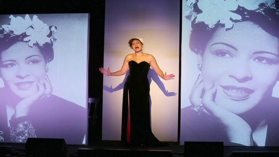 Viktor Lazlo incarnant Billie Holiday au Théâtre-Rive-Gauche à Paris (Photo Lot)