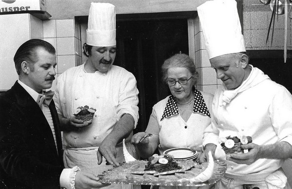 La vie culinaire de Jean-Claude Aiguier est semée de belles rencontres à l’image de son confrère vosgien Henri Chevalier, installé à Bains-les-Bains. ©F et J.C Aiguier La vie culinaire de Jean-Claude Aiguier est semée de belles rencontres à l’image de son confrère vosgien Henri Chevalier, installé à Bains-les-Bains. ©F et J.C Aiguier