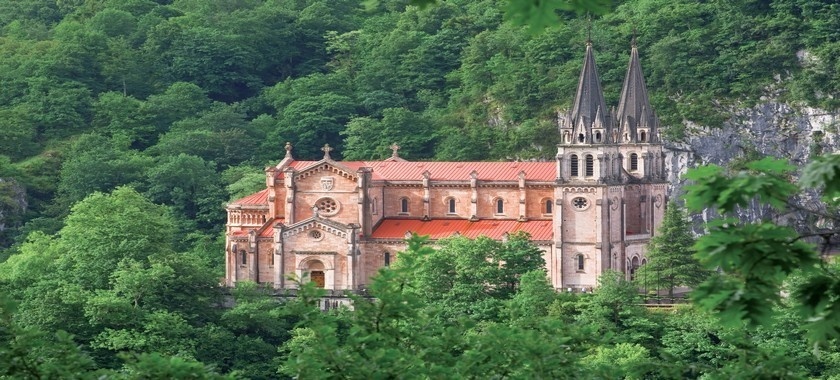Cathédrale de Covadonga (photo Catherine Gary) Cathédrale de Covadonga (photo Catherine Gary)