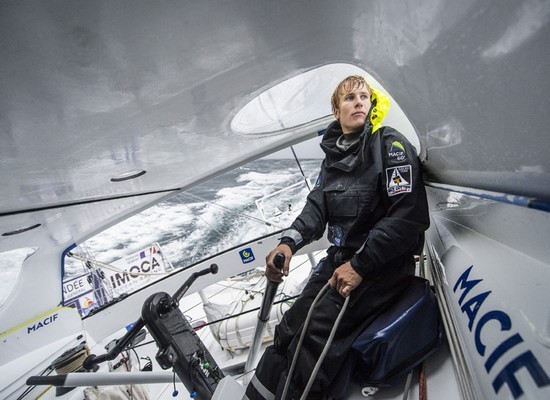 François Gabart sur son catamaran (photo Macif_on-Board, Vincent _Curutchet)