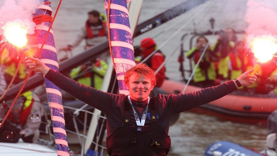 Le vainqueur du Vendée Globe 2013  : François Gabart  lors de son arrivée (Photo Macif Channel - Jean-Marie Liot)