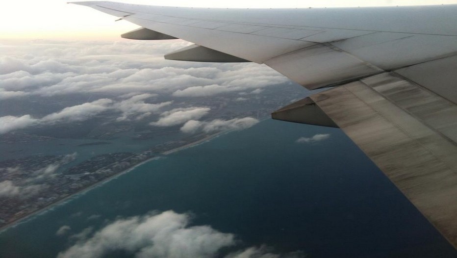 Vue d'un hublot - Avion Air-France B777-300 ER (Photo hhamon site Goldenflyer)