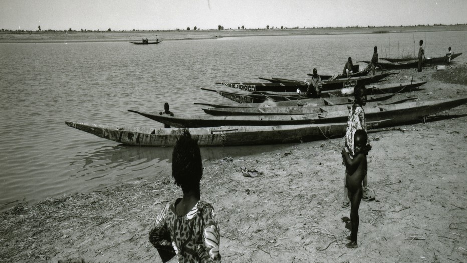 Pinasses au bord du fleuve Niger au Mali (Photo Jean-Louis Potier)