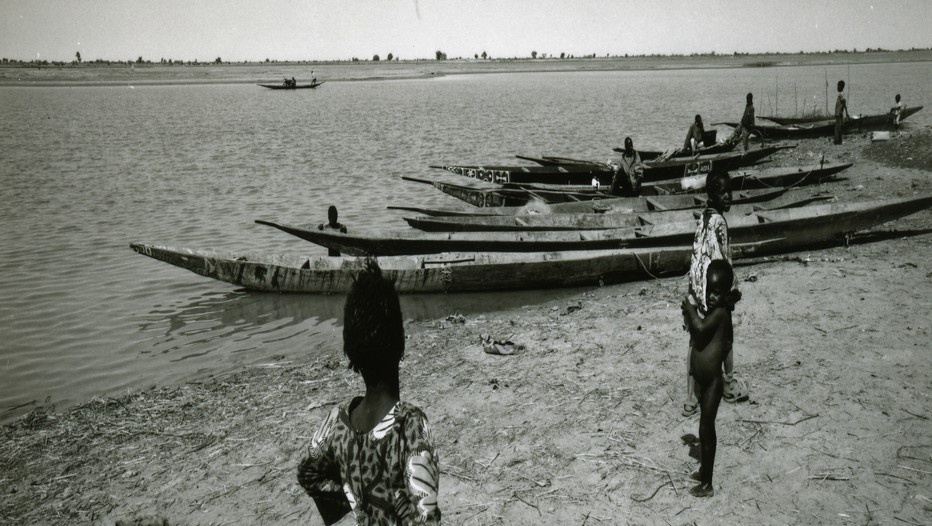 Pinasses au bord du fleuve Niger au Mali (Photo Jean-Louis Potier) Pinasses au bord du fleuve Niger au Mali (Photo Jean-Louis Potier)