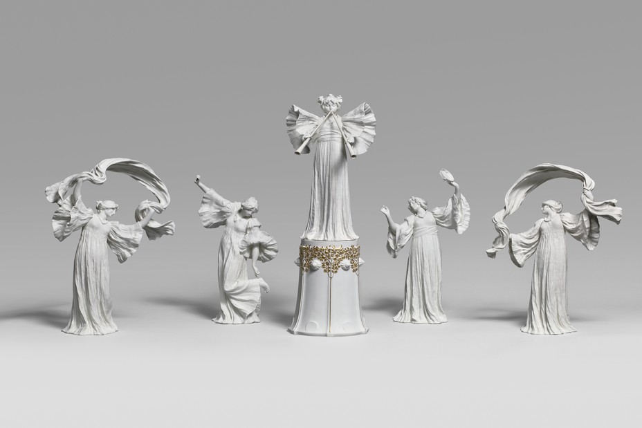 Surtout de l'écharpe. 1900. Hervé Lewandowski Sèvres-Manufacture et Musées nationaux Surtout de l'écharpe. 1900. Hervé Lewandowski Sèvres-Manufacture et Musées nationaux