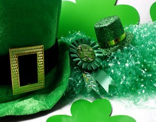 Des châpeaux, des trèfles, du vert, c'est la Saint-Patrick (photo Bravofly)
