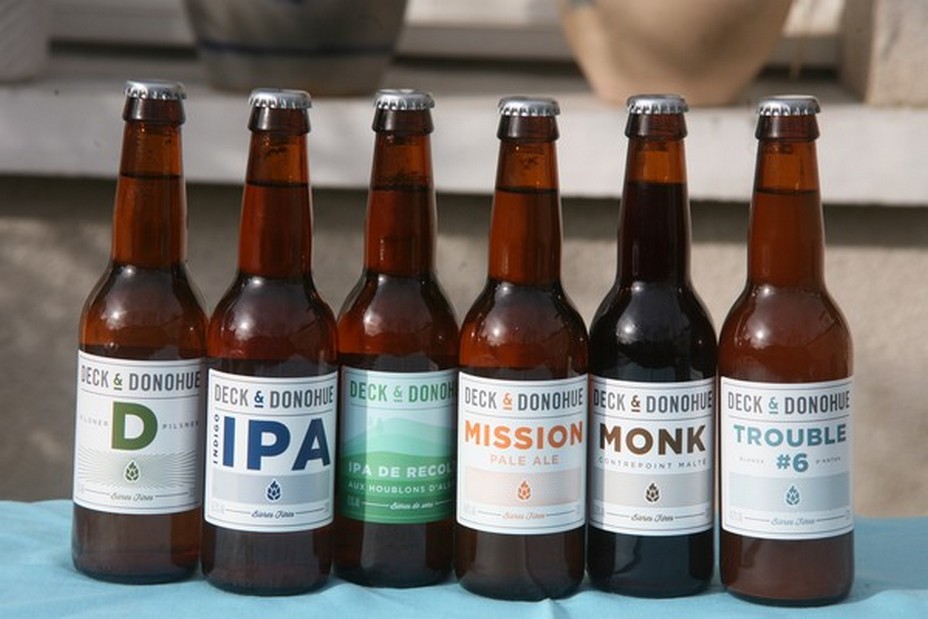 Deck & Donohue brassent et distribuent une large gamme de bières de caractère, avec des produits sains et mûrement choisis et certifiées bio.@ R.Bayon Deck & Donohue brassent et distribuent une large gamme de bières de caractère, avec des produits sains et mûrement choisis et certifiées bio.@ R.Bayon