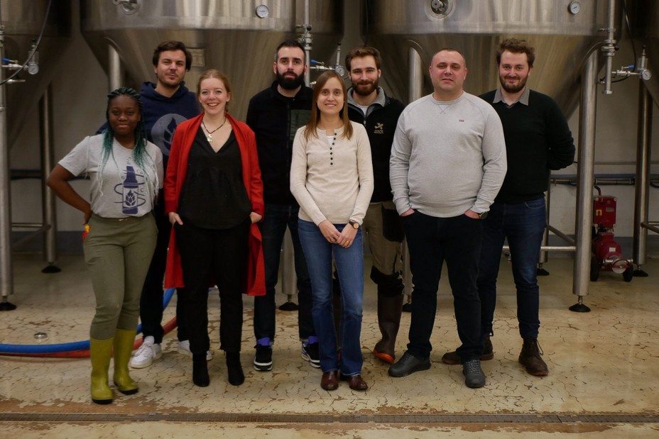 Devenue entreprise à mission, avec des objectifs sociaux, sociétaux et environnementaux, la brasserie est aujourd’hui forte d’une équipe de 12 passionnés.@ Deck & Donohue Devenue entreprise à mission, avec des objectifs sociaux, sociétaux et environnementaux, la brasserie est aujourd’hui forte d’une équipe de 12 passionnés.@ Deck & Donohue