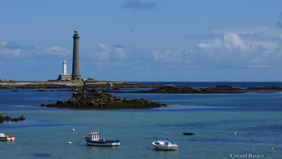 Le phare de l’île Vierge d’une hauteur totale de 82.50 m au dessus du sol, est toujours le plus haut d’ Europe en pierre, et est sans conteste l’un des plus remarquable de France. (Photo Gérard Berger)