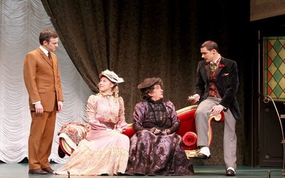 L’Importance d’être sérieux,pièce d’Oscar Wilde dans la nouvelle traduction de Jean-Marie Besset (Photo LOT) L’Importance d’être sérieux,pièce d’Oscar Wilde dans la nouvelle traduction de Jean-Marie Besset (Photo LOT)