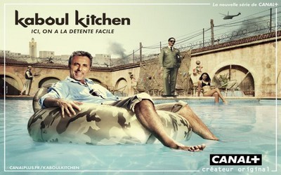 L'acteur Gilbert Melki sur l'affiche de la série de Canal + Kaboul Kitchen réalisée par Frédéric Balekdjian