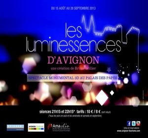 Les Luminessences, un spectacle monumental dans la cour du Palais des Papes ©Avignon Tourisme