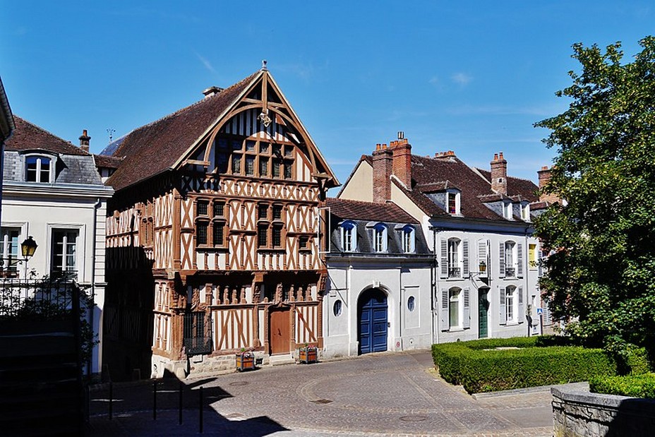 Joigny -  La maison à colombages du Bailli @ Creative Commons