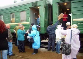 Voyage en train à travers la Sibérie : détente et restauration lors d'un arrêt (photo D.R.) Voyage en train à travers la Sibérie : détente et restauration lors d'un arrêt (photo D.R.)