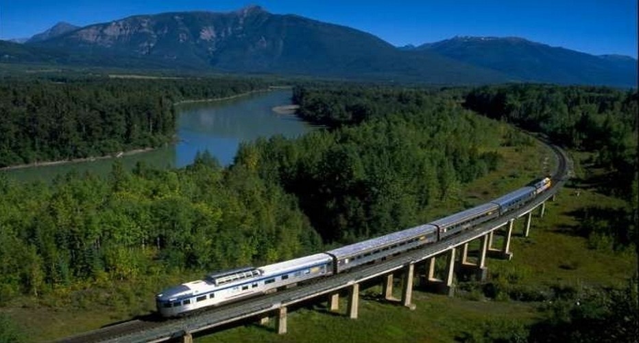 Le Transsibérien Moscou - Irkoutsk - Vladivostok - 14 jours - De Moscou à Vladivostok.Le transsibérien parcourt une distance de 9289 kilomètres et traverse huit fuseaux horaires. Sans escale, il faut sept jours pour effectuer le trajet. C’est le plus long chemin de fer au monde. ( Photo www.alestvoyages.fr/‎)