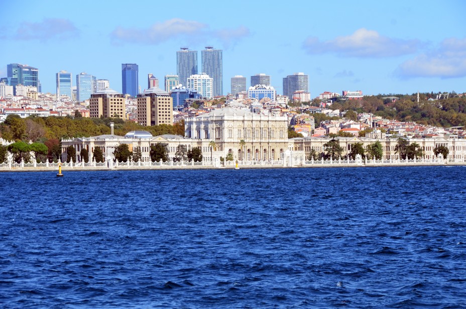 Le palais de Dolmabahçe est aussi celui de la démesure. D’une superficie de 45 000 m², il comporte 285 pièces, 44 salles, 6 hammams et 68 cabinets de toilette - © David Raynal