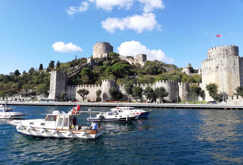 Ultime pièce de la conquête ottomane, la forteresse Rumeli Hasari a été spécialement imaginée par le sultan Mehmed II (1432-1481) entre 1451 et 1452, juste avant la chute de Constantinople en 1453 - © David Raynal Ultime pièce de la conquête ottomane, la forteresse Rumeli Hasari a été spécialement imaginée par le sultan Mehmed II (1432-1481) entre 1451 et 1452, juste avant la chute de Constantinople en 1453 - © David Raynal
