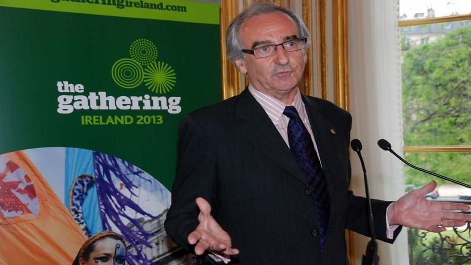 Le 22 mai Patrick Mahé était honoré à Paris par l'ambassadeur d'Irlande Paul Kavanagh pour l'ensemble de son oeuvre autour de la culture gaélique et irlandaise (photo David Raynal) Le 22 mai Patrick Mahé était honoré à Paris par l'ambassadeur d'Irlande Paul Kavanagh pour l'ensemble de son oeuvre autour de la culture gaélique et irlandaise (photo David Raynal)