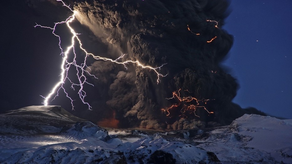 De lave et de feu" propose dans sa nouvelle exposition d'admirer et de mieux comprendre les volcans rouges © Sigurôun Stefnisson De lave et de feu" propose dans sa nouvelle exposition d'admirer et de mieux comprendre les volcans rouges © Sigurôun Stefnisson