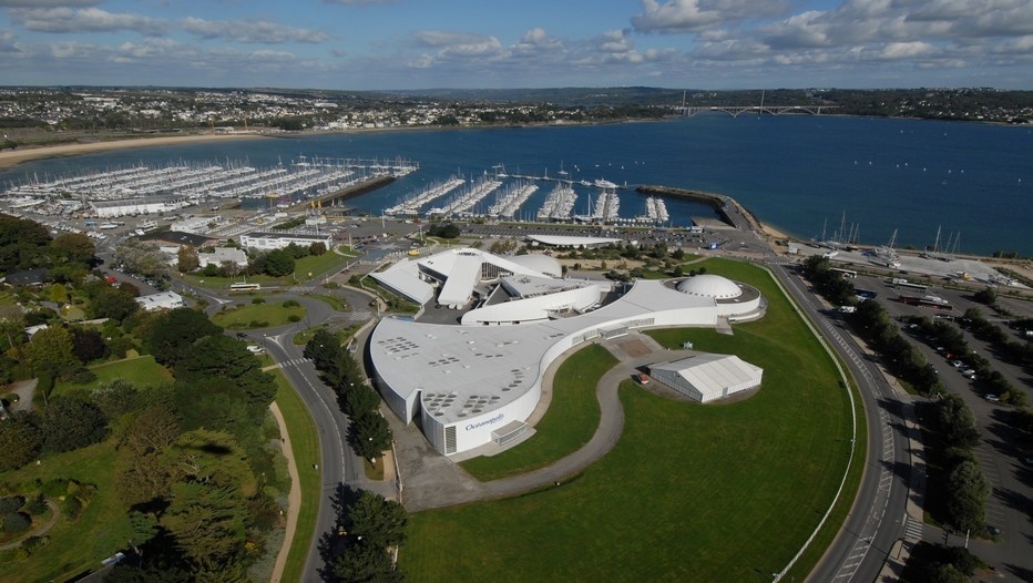 Depuis son ouverture à Brest en 1990, Océanopolis raconte au public l’histoire naturelle des océans vue par les scientifiques dans une démarche de vulgarisation qui se veut rigoureuse, pédagogique et créative ©Océanopolis Depuis son ouverture à Brest en 1990, Océanopolis raconte au public l’histoire naturelle des océans vue par les scientifiques dans une démarche de vulgarisation qui se veut rigoureuse, pédagogique et créative ©Océanopolis