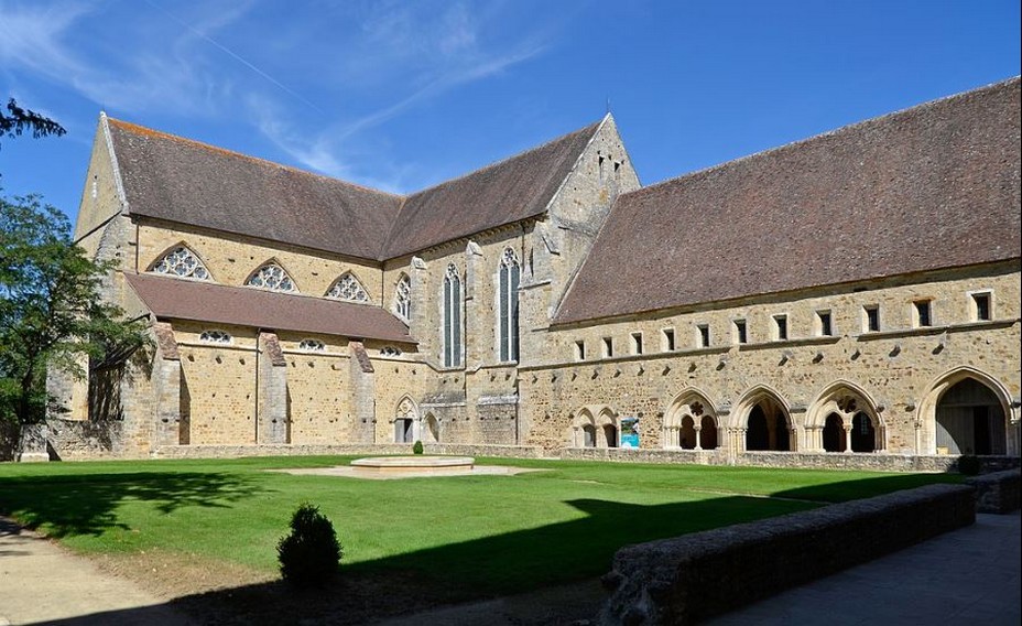L’abbaye Royale de l’Epau, joyau cistercien de la reine Bérangère @ Wikipedia/Lindigomag