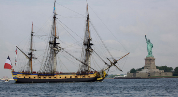 Arrivée de l'Hermione à New York @ DR Arrivée de l'Hermione à New York @ DR