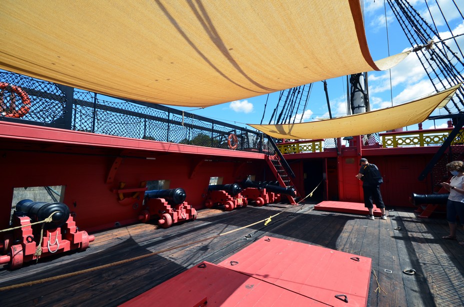 Navire de plus de 65 mètres de longueur hors tout, doté d'une voilure de 2200 m2 répartie sur trois mâts, l'Hermione fut construite sur les plans de l'ingénieur Chevillard Aîné@ David Raynal