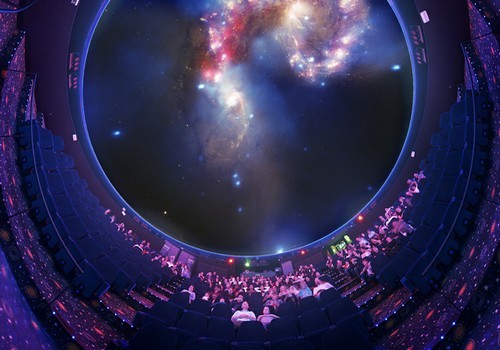 Des spectacles de PLANETARIUM et IMAX HUBBLE 3D pour plonger au cœur du ciel, découvrir l'univers et partager l’aventure spatiale sur écran géant ©Cité de l'espace
