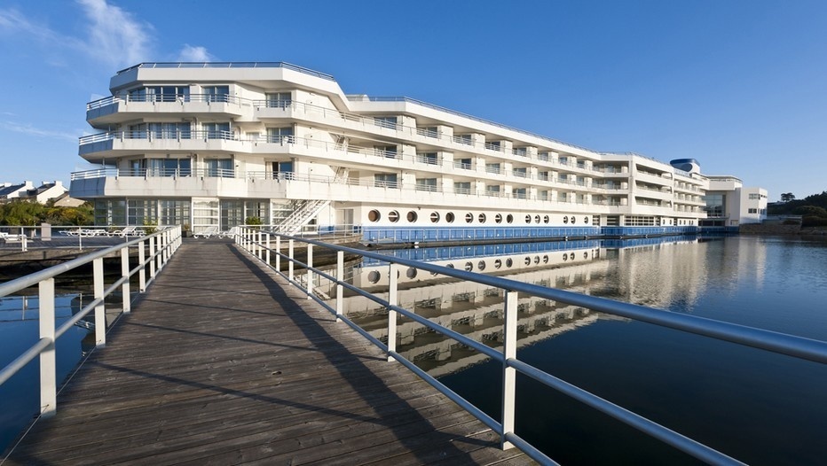 La fière allure du bâtiment imaginée par l’architecte Diener est celle d’un paquebot amarré à l’orée du rivage, avec ses ponts,  ses cabines vue mer,  sa cheminée (photo DR)