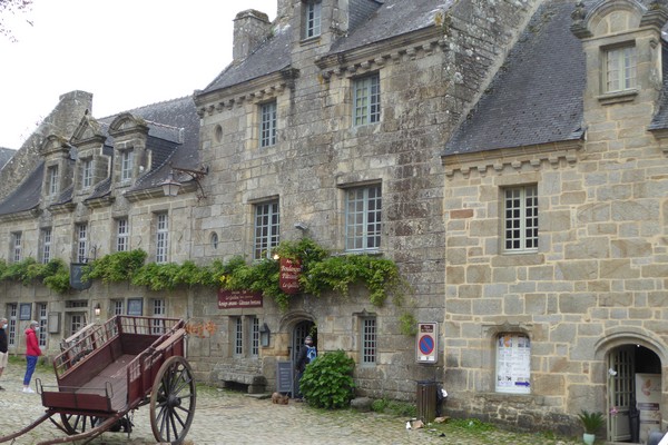 Locronan Place principale cadre de nombreux tournages ©C.Gary Locronan Place principale cadre de nombreux tournages ©C.Gary