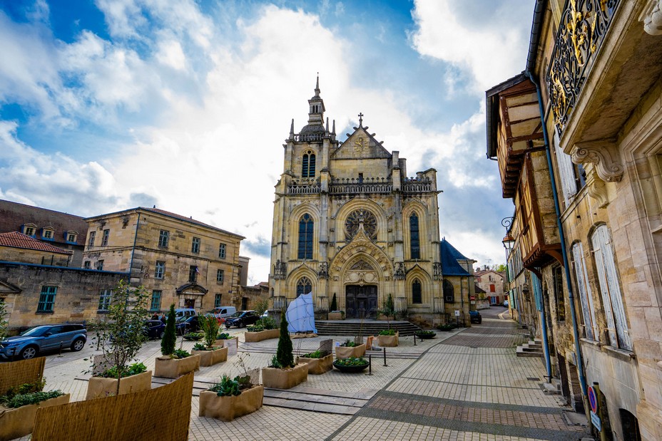 Bar-le-Duc Place St Pierre et Eglise Saint Etienne @ Artipair