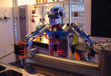 Carl le robot-barman créé par Ben Schaefer (photo DR) Carl le robot-barman créé par Ben Schaefer (photo DR)