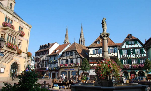Obernai la belle est située sur la Route des Vins d’Alsace et au pied du Mont Ste Odile. @ OT Obernai