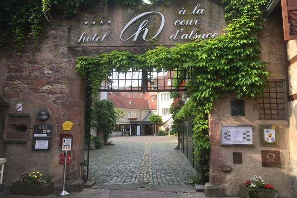 Séjourner au choix à l’Hôtel « La Cour d’Alsace » et ses jardins remarquables . @ R.Bayon