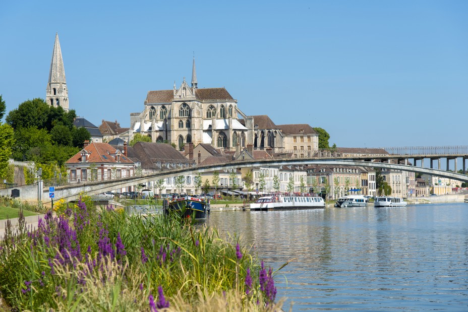 Auxerre. Vue de l'Yonne @ Alain Doire  Bourgogne-Franche-Comte Tourisme- Auxerre. Vue de l'Yonne @ Alain Doire  Bourgogne-Franche-Comte Tourisme-