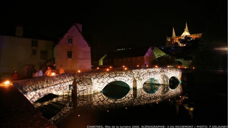 La nuit tombée, l’aventure commence dans le lacis des ruelles médiévales de Chartres (photo F.Delauney) )