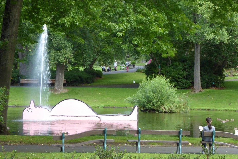 Le Jardin des plantes. Oeuvre de Jean Julien.Le Siesteur.@ C.Gary